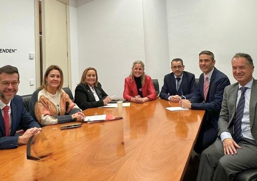 La Organización Colegial Veterinaria traslada al PSOE la necesidad de corregir la normativa del medicamento y reforzar la profesión en el medio rural