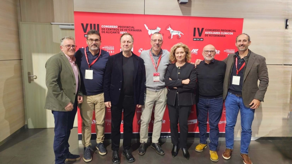 El Colegio de Veterinarios de Alicante y AEVA reúnen a más de 300 profesionales en un congreso centrado en la urgencia geriátrica en pequeños animales